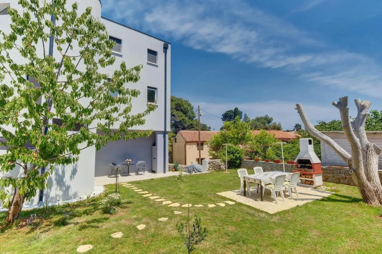 Apartments Hemetek Lussingrande