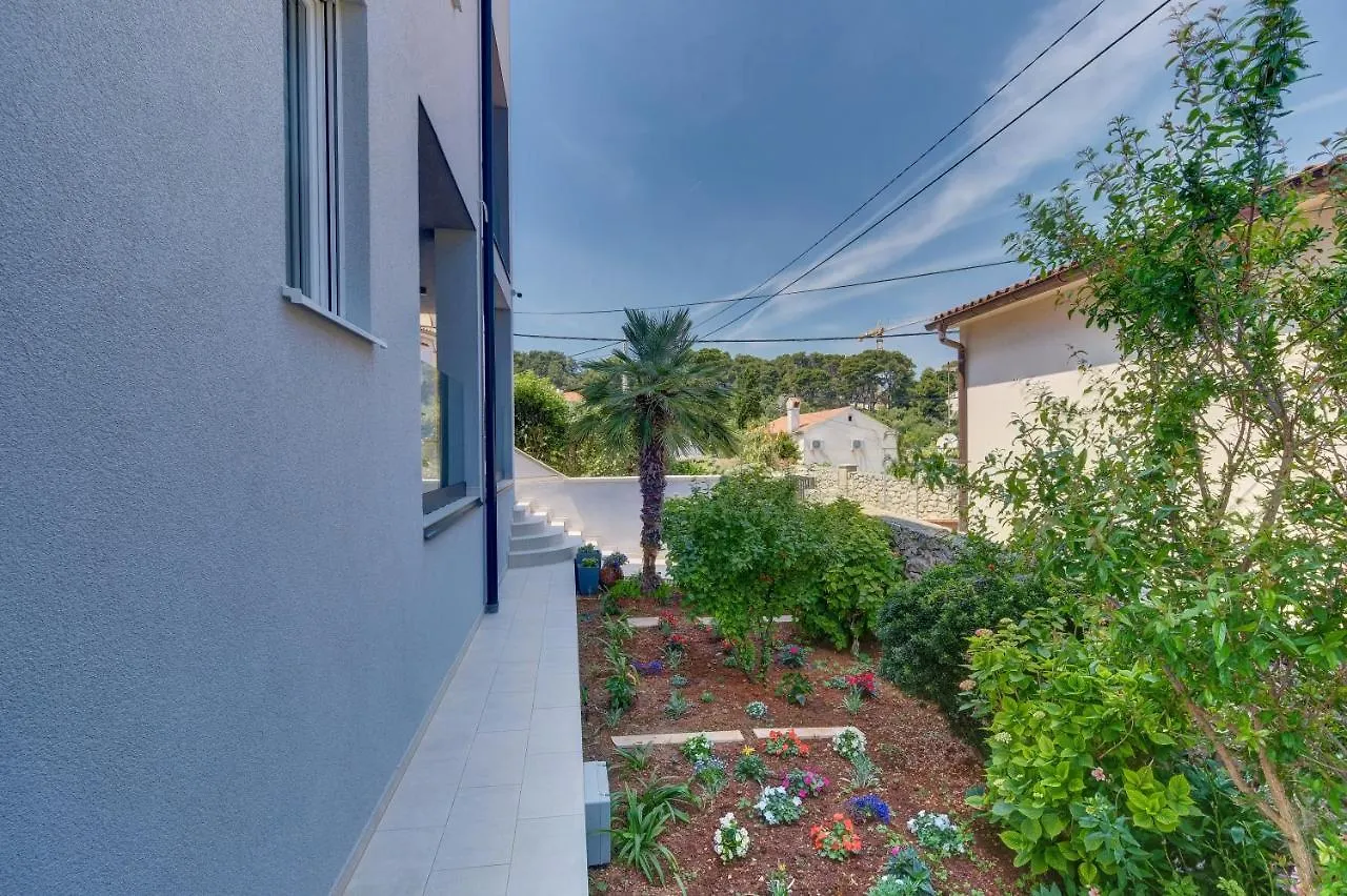 Apartments Hemetek Lussingrande