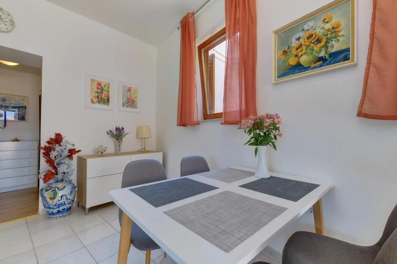 Apartments Hemetek Lussingrande