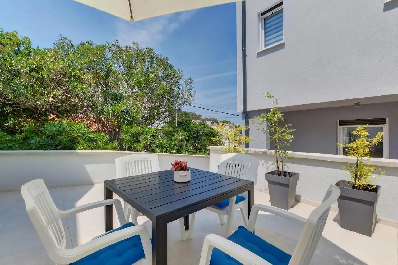 Apartments Hemetek Lussingrande