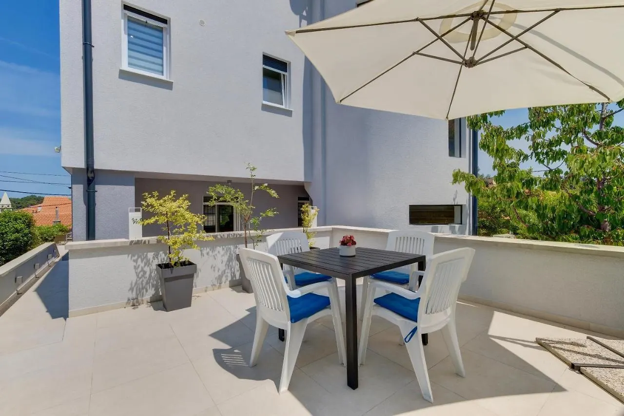 Apartments Hemetek Lussingrande 0*,