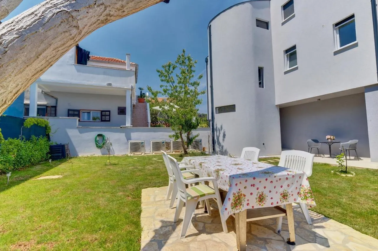 Apartments Hemetek Lussingrande