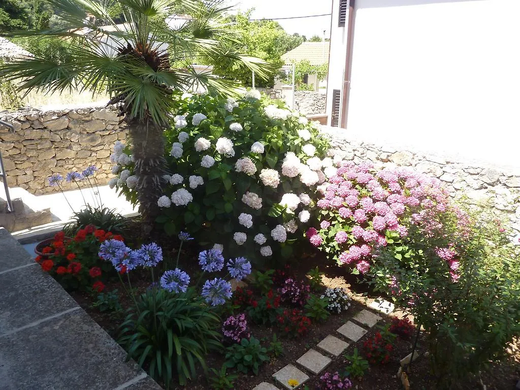Apartments Hemetek Lussingrande